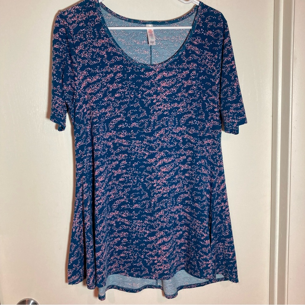 Lularoe blue pink dot top‎ small
